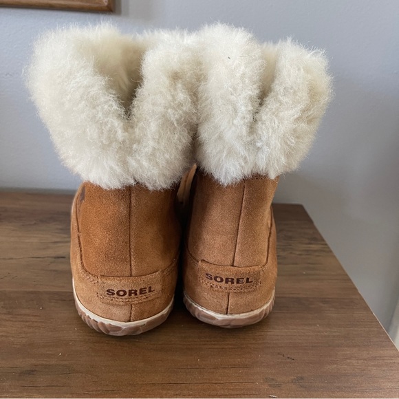 Sorel  suede tan faux fur bootie 7.5 - Picture 3 of 10